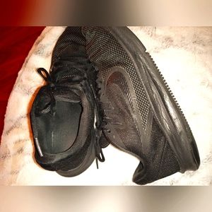 Women's size 8 1/2 black flexible nikes